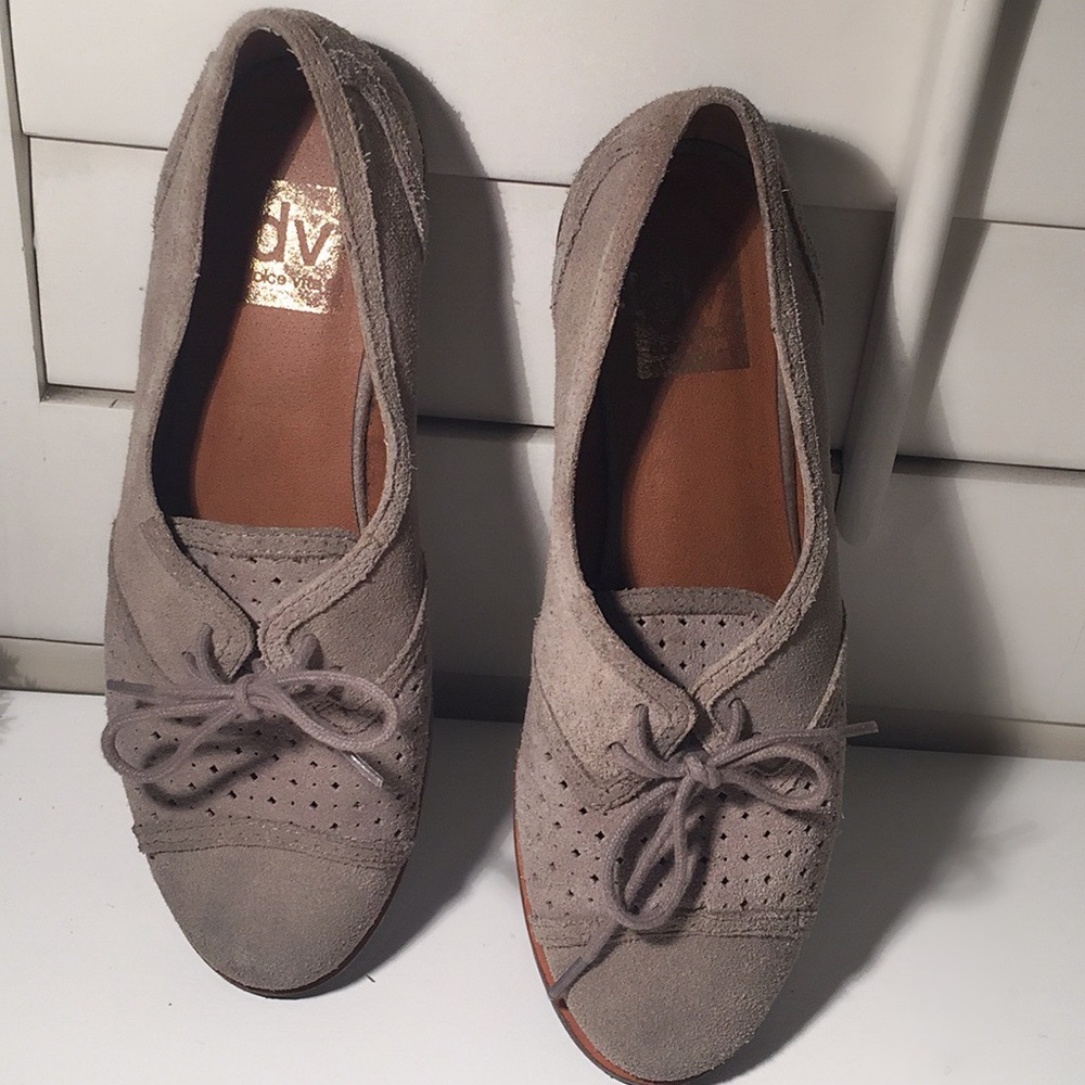 Dolce Vita Suede Taupe Flats women's size 6.5